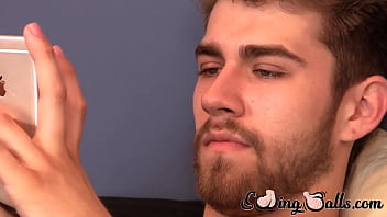 Gay Jock Andrew Plays On Phone In Solo Masturbation Session free video